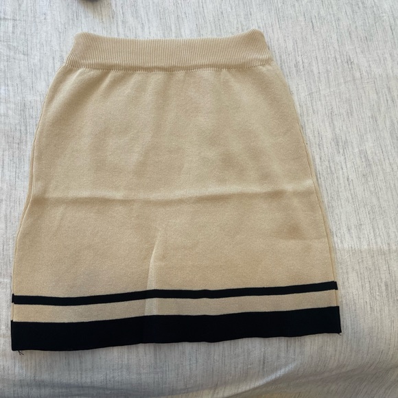 Knitted top and skirt - Picture 4 of 10